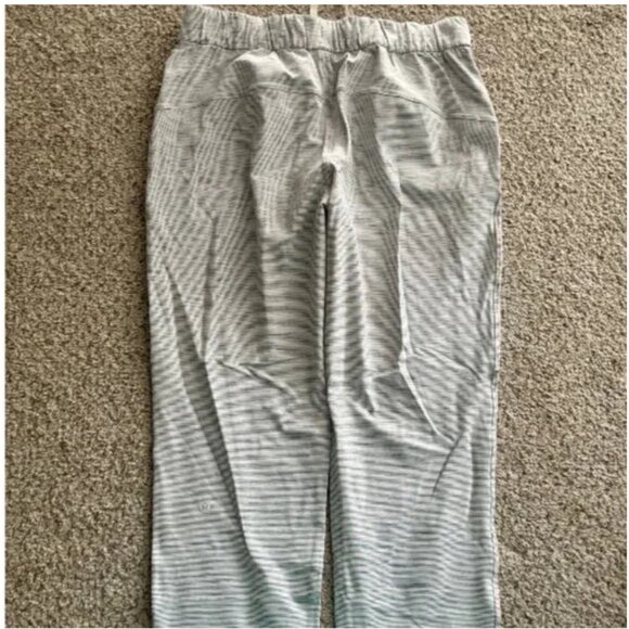 Lululemon On The Fly Crop *23 | Size 8 - Picture 4 of 6